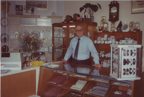 Uhrmachermeister und Inhaber Dieter Zietz
